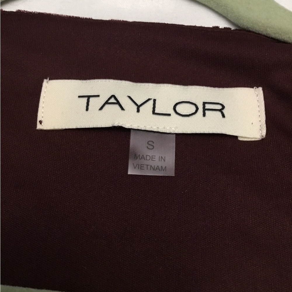 Elegant Burgundy Long Sleeve Dress - Picture 9 of 14